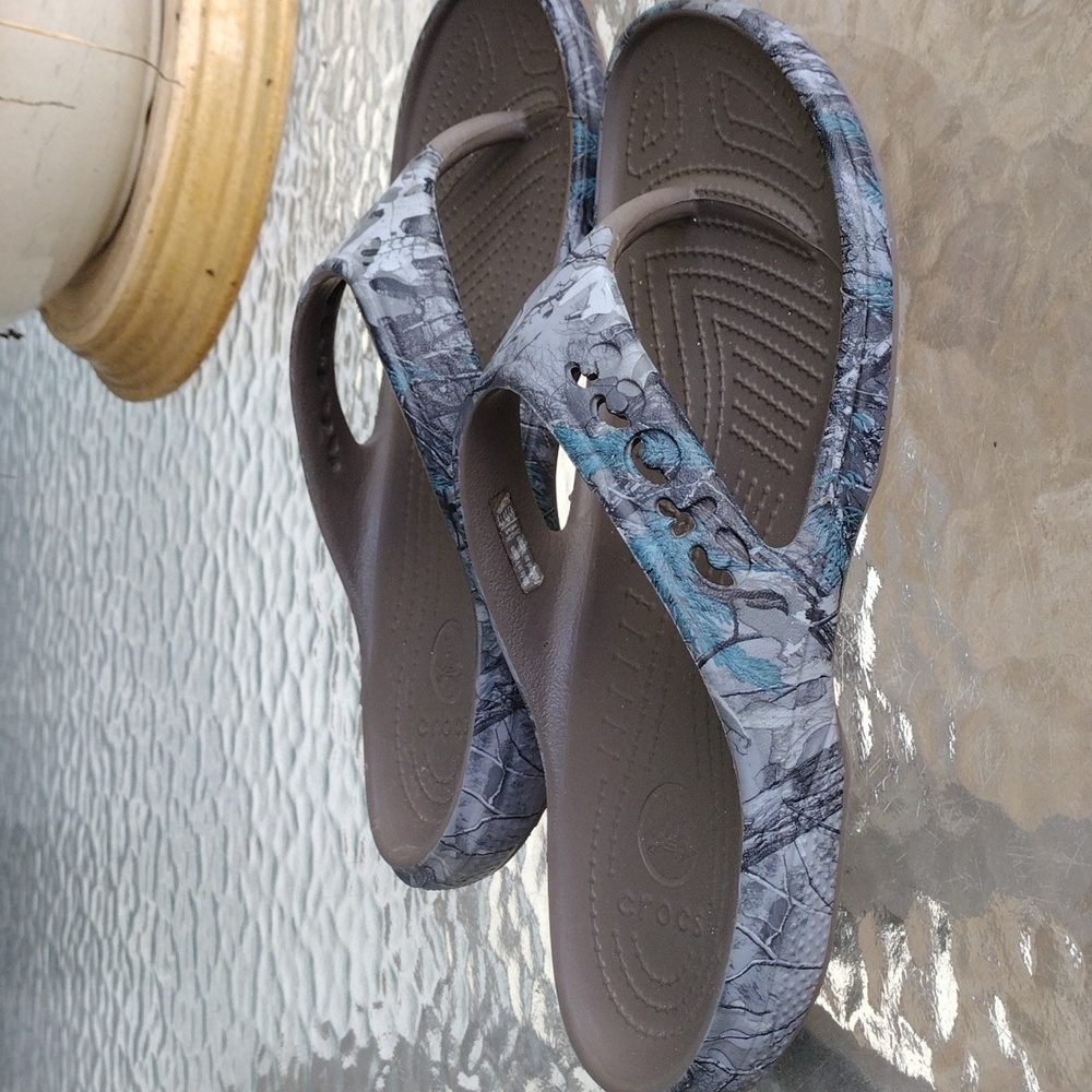 Crocs camo